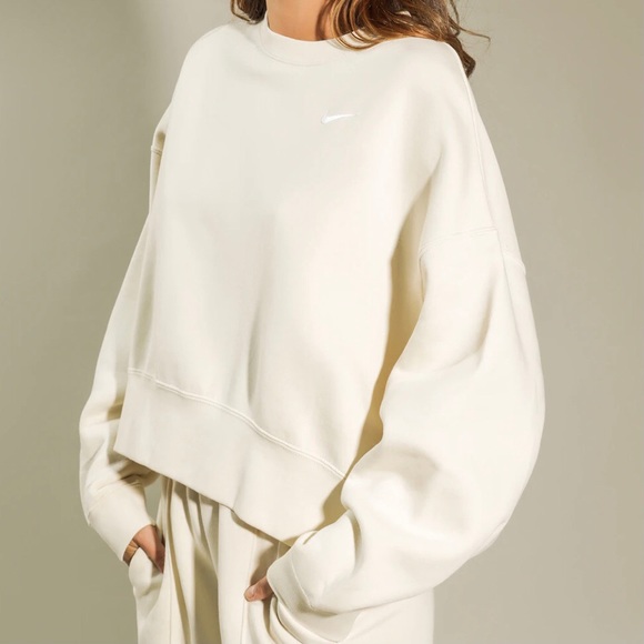 Nike Sportswear Essential Crewneck in Coconut Milk - Picture 3 of 12